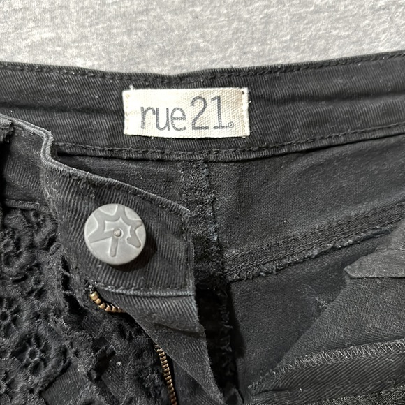 Rue 21 Lace Short Shorts - Size 5/6 - Picture 3 of 3